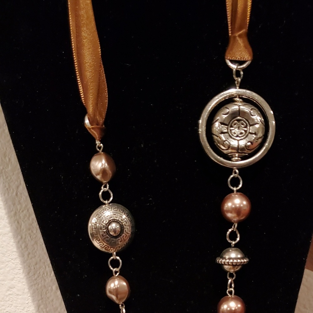 Nwt Earth toned ribbon long necklace